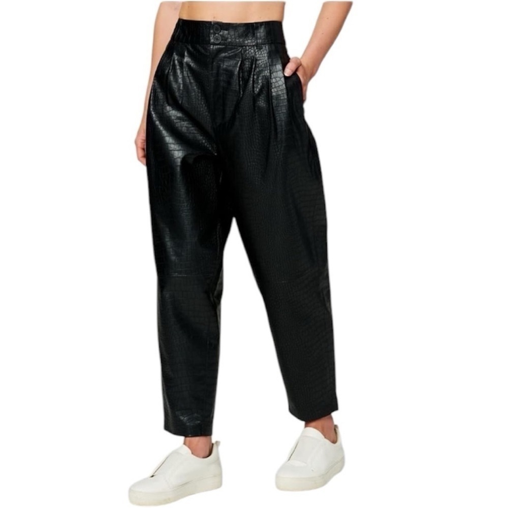 BlankNYC | Women’s Pleated Black Croc-Textured Tapered Leg Pants Size 29 NWT